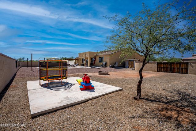 13204 W Tiger Aloe Place, Tucson, AZ 85743