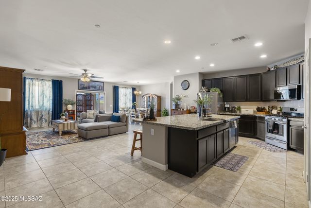 13204 W Tiger Aloe Place, Tucson, AZ 85743