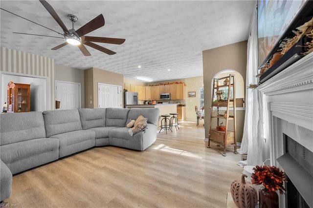 422 Berndale DR, Chesapeake, VA 23322