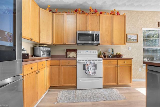 422 Berndale DR, Chesapeake, VA 23322