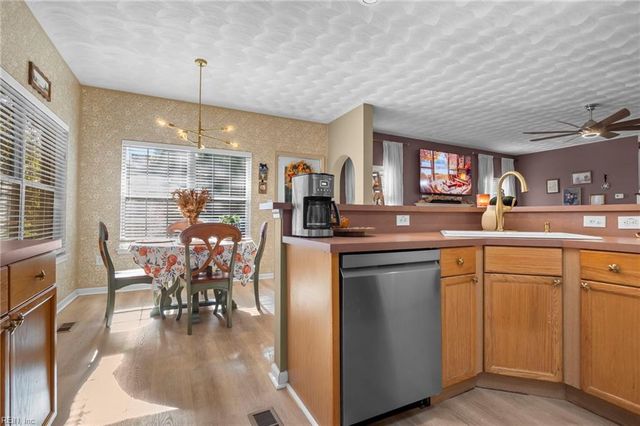 422 Berndale DR, Chesapeake, VA 23322