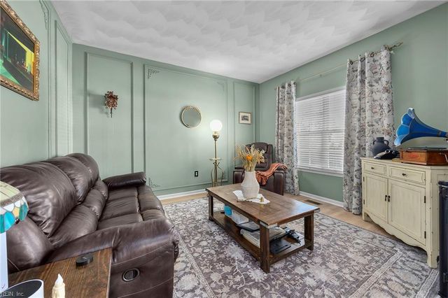 422 Berndale DR, Chesapeake, VA 23322