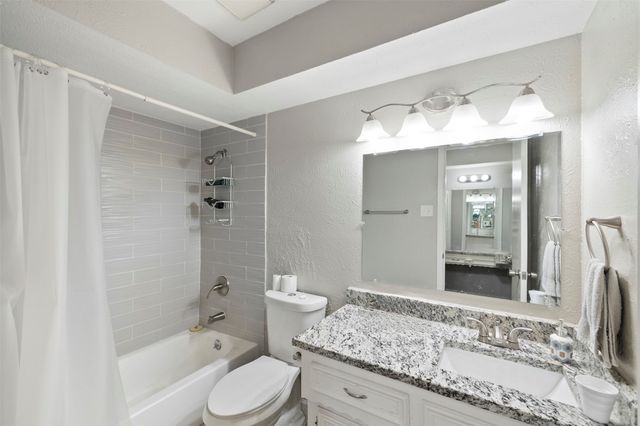 710 Waynelee Drive, Lancaster, TX 75146