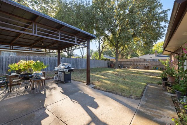 710 Waynelee Drive, Lancaster, TX 75146