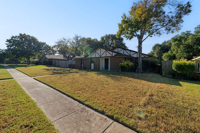 710 Waynelee Drive, Lancaster, TX 75146