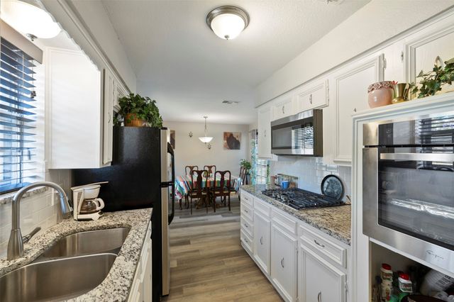 710 Waynelee Drive, Lancaster, TX 75146