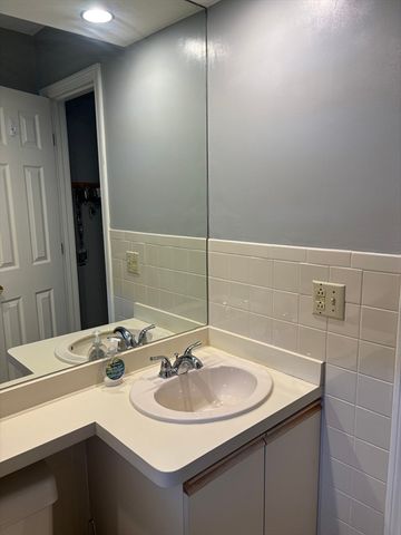701 Sherwood Forrest Lane 701, Saugus, MA 01906