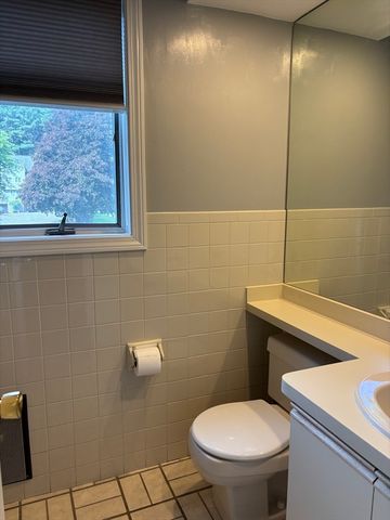 701 Sherwood Forrest Lane 701, Saugus, MA 01906