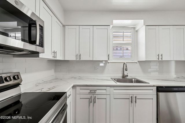 1735 EL CAMINO Road 2, Jacksonville, FL 32216