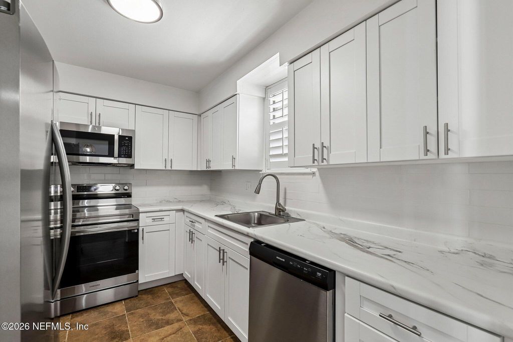1735 EL CAMINO Road 2, Jacksonville, FL 32216