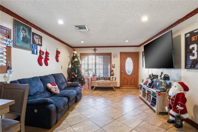 1038 Hollister St, San Fernando, CA 91340