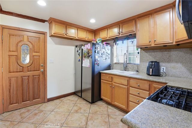 1038 Hollister St, San Fernando, CA 91340