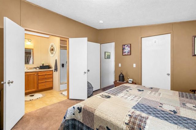 29311 Hidden River Drive, Gibraltar, MI 48173