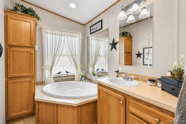 29311 Hidden River Drive, Gibraltar, MI 48173