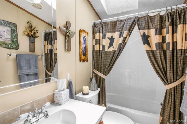 29311 Hidden River Drive, Gibraltar, MI 48173