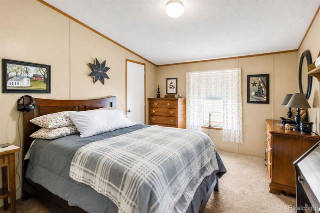 29311 Hidden River Drive, Gibraltar, MI 48173