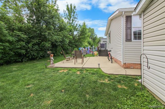 29311 Hidden River Drive, Gibraltar, MI 48173