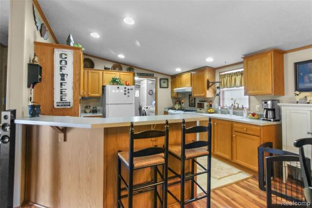 29311 Hidden River Drive, Gibraltar, MI 48173