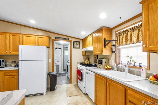 29311 Hidden River Drive, Gibraltar, MI 48173