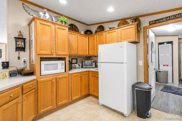 29311 Hidden River Drive, Gibraltar, MI 48173
