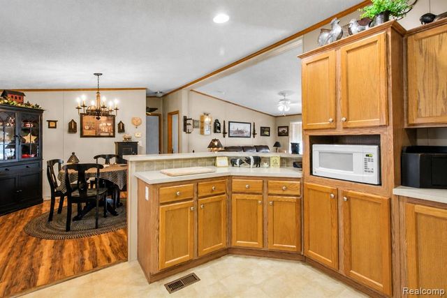 29311 Hidden River Drive, Gibraltar, MI 48173
