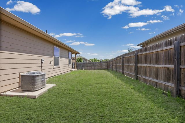 111 Hess DR, Kyle, TX 78640