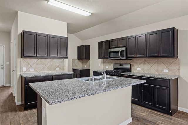 111 Hess DR, Kyle, TX 78640