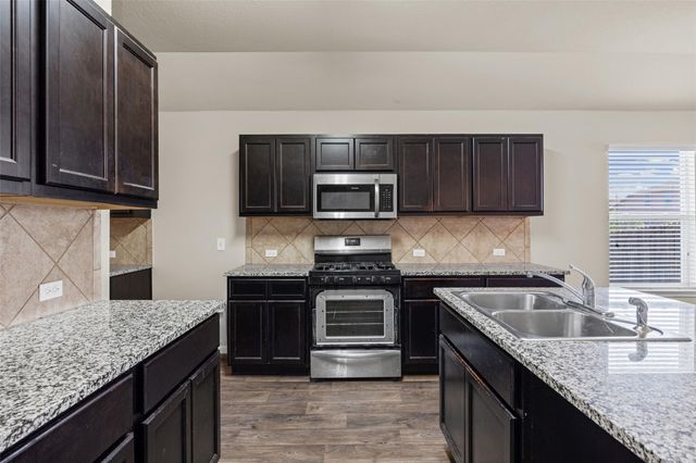 111 Hess DR, Kyle, TX 78640