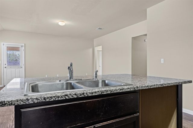 111 Hess DR, Kyle, TX 78640