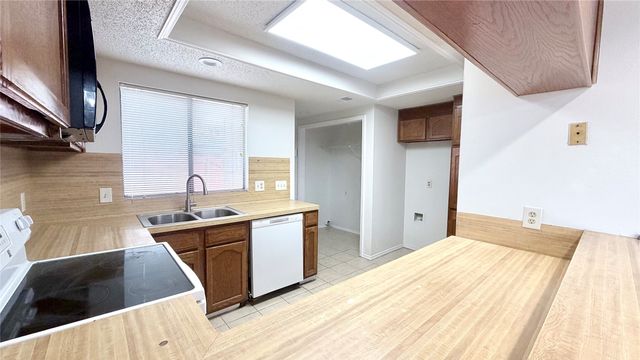 5815 Timbercrest Drive, Arlington, TX 76017