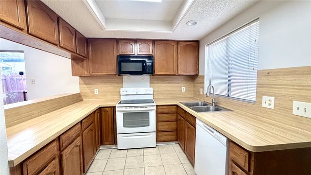 5815 Timbercrest Drive, Arlington, TX 76017