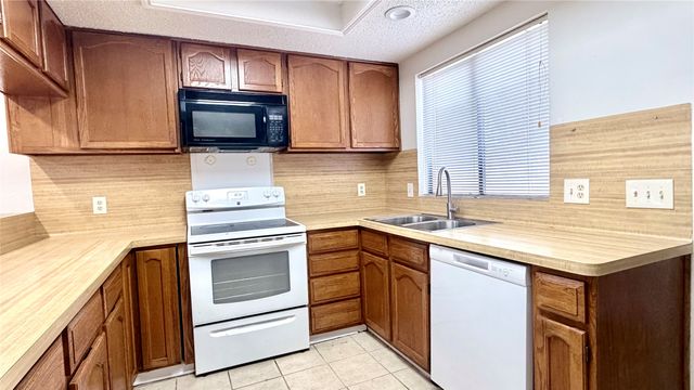 5815 Timbercrest Drive, Arlington, TX 76017