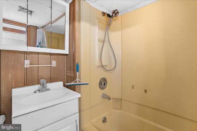 17 2ND AVE, Baltimore, MD 21225