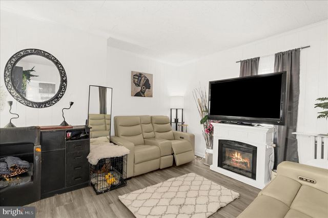 17 2ND AVE, Baltimore, MD 21225