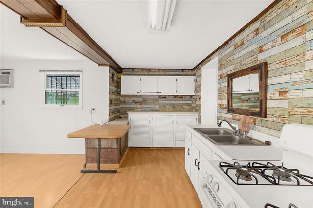 17 2ND AVE, Baltimore, MD 21225
