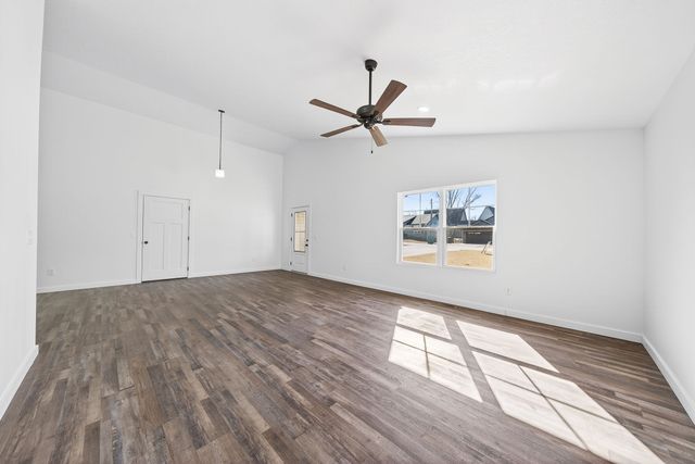 158 Sky View Meadow Dr, Crossville, TN 38555