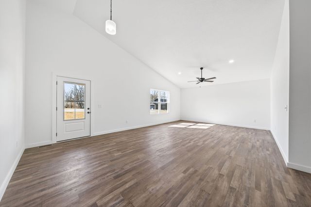 158 Sky View Meadow Dr, Crossville, TN 38555