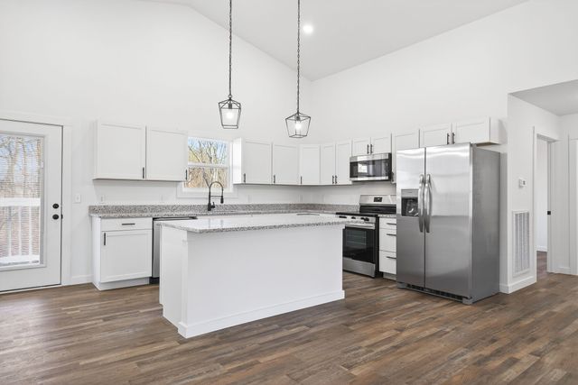 158 Sky View Meadow Dr, Crossville, TN 38555