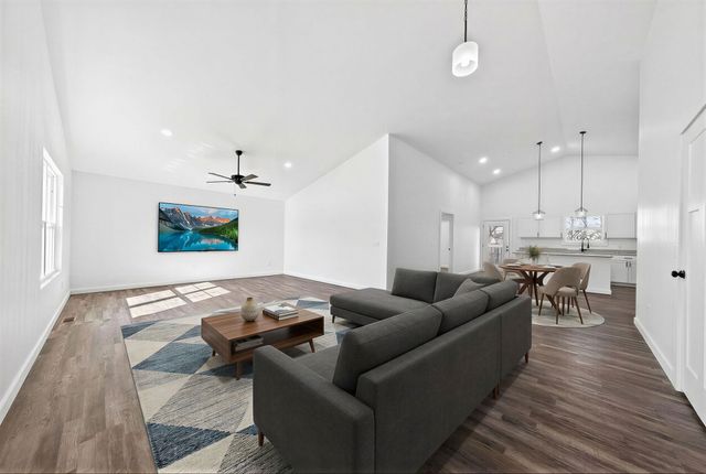 158 Sky View Meadow Dr, Crossville, TN 38555