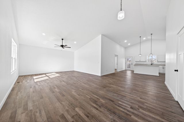 158 Sky View Meadow Dr, Crossville, TN 38555