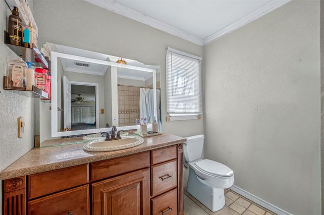 133 Hillcrest DR, Luling, TX 78648