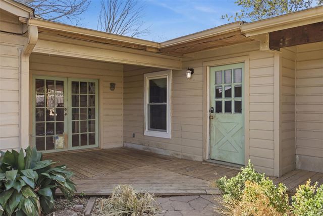 133 Hillcrest DR, Luling, TX 78648