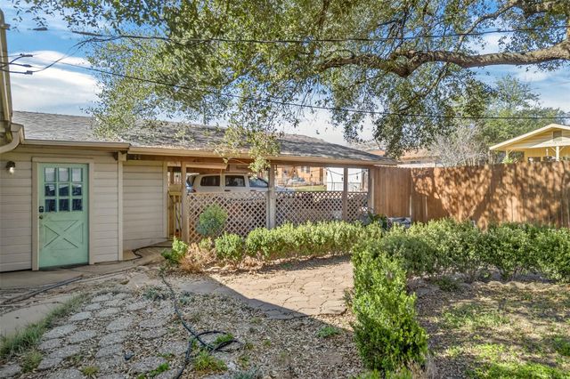 133 Hillcrest DR, Luling, TX 78648