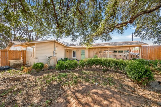 133 Hillcrest DR, Luling, TX 78648