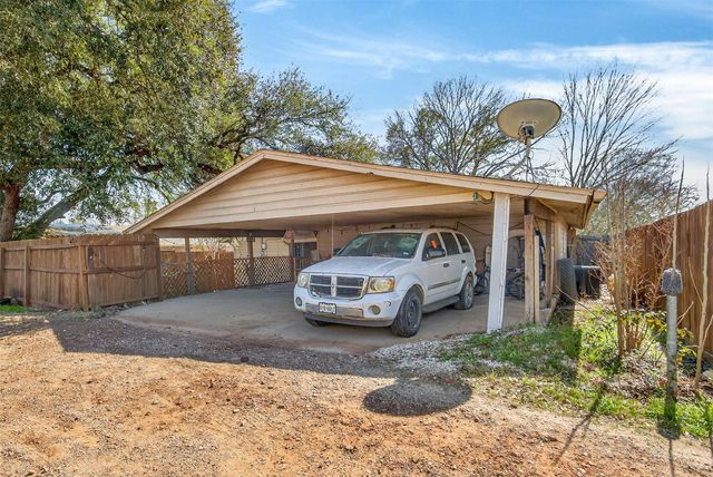 133 Hillcrest DR, Luling, TX 78648