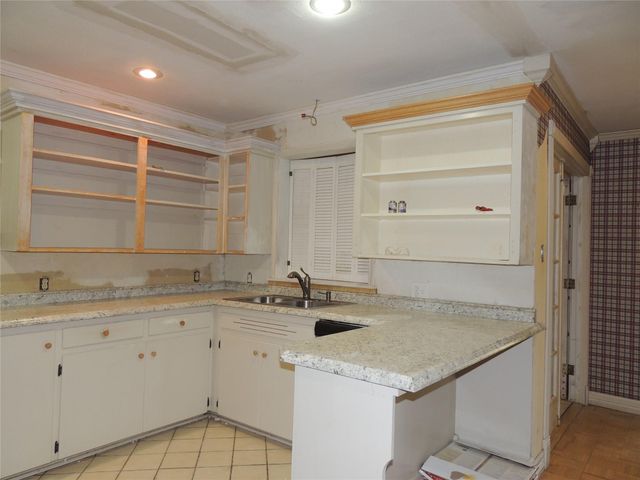 133 Hillcrest DR, Luling, TX 78648