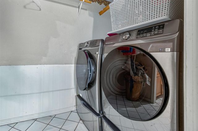 133 Hillcrest DR, Luling, TX 78648