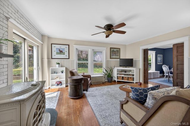 17 Riggs Place, Locust Valley, NY 11560