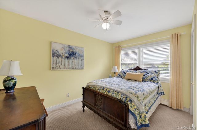 17 Riggs Place, Locust Valley, NY 11560