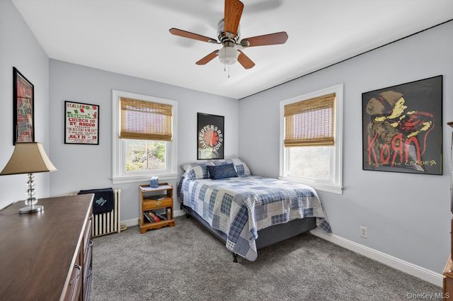 17 Riggs Place, Locust Valley, NY 11560